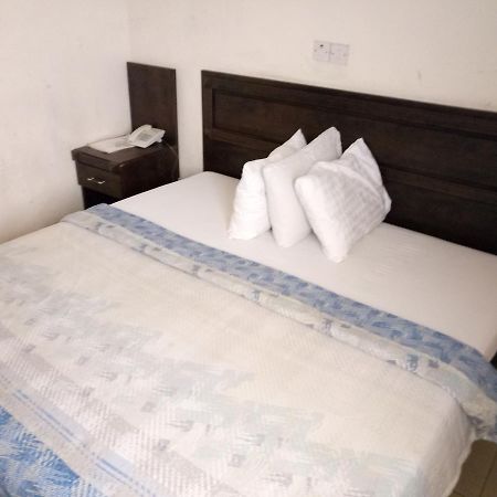Hotel Benizia Asaba Exterior foto