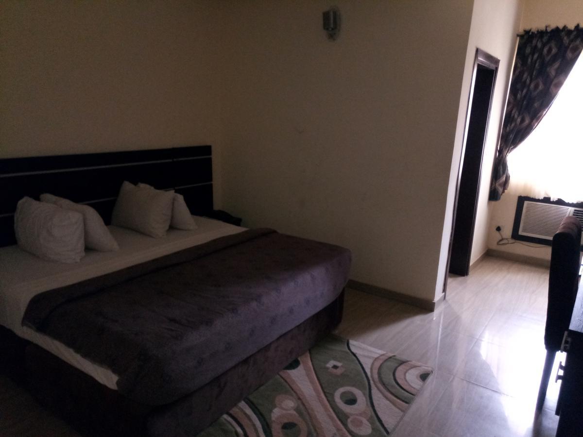 Hotel Benizia Asaba Exterior foto
